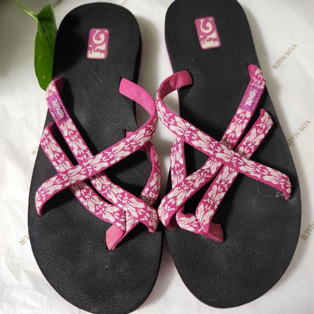 Gently worn Teva sandals size 8
